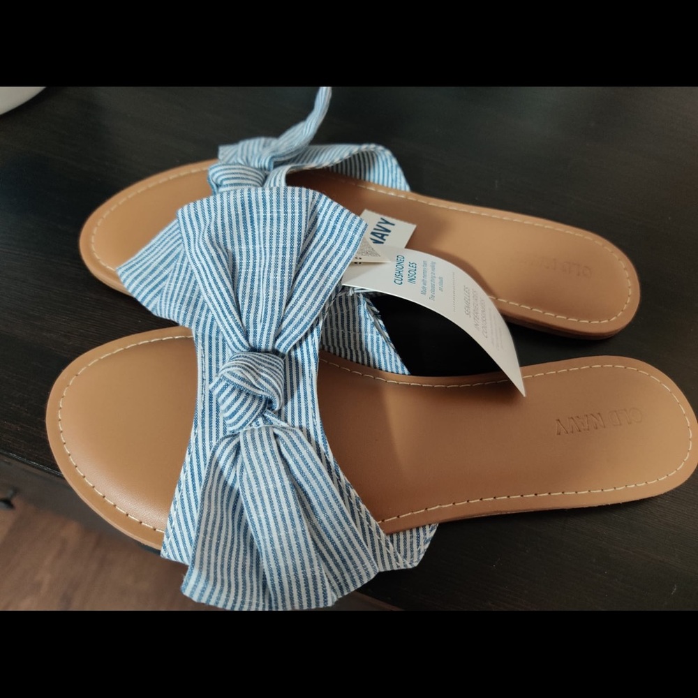 Bow tie flip flops | Old Navy